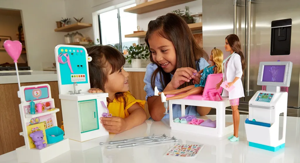 Barbie Krankenstation Set Mit Puppe (Brünett), Anziehpuppe Inkl. Zubehör – Bild 2