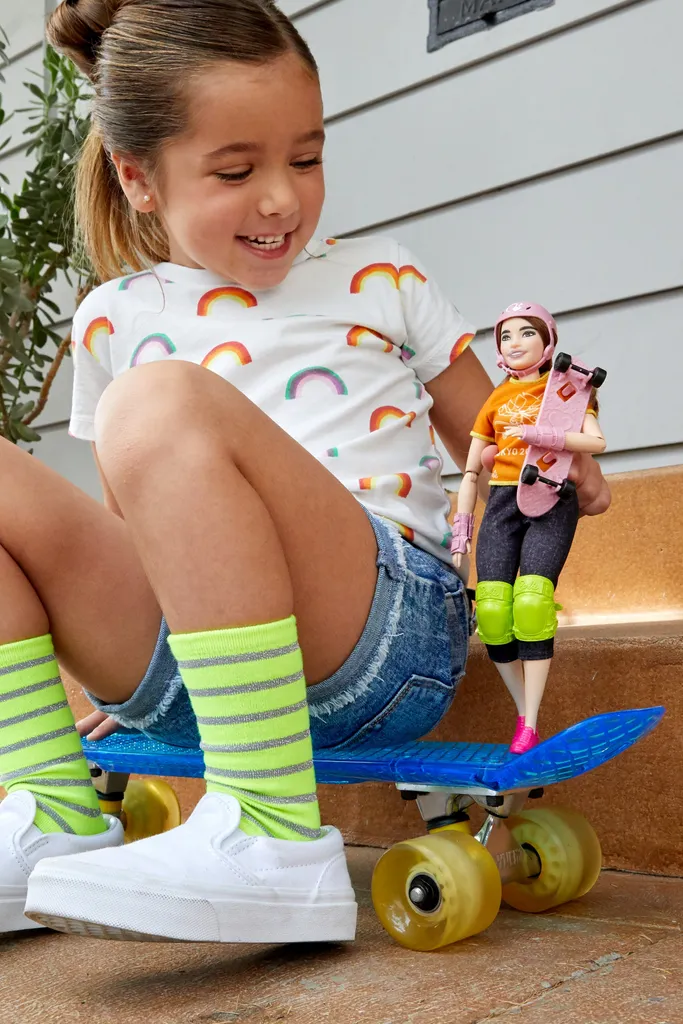 Barbie Berufe Sport Skateboarder Puppe, Geschenk Und Spielzeug Ab 3 Jahren – Bild 5