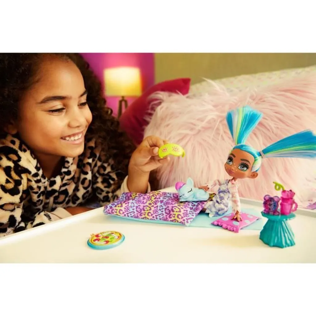 Mattel Cave Club Puppe Inkl. Zubehör Tella Pyjamapartyspass Ca. 22cm GTH06 – Bild 5