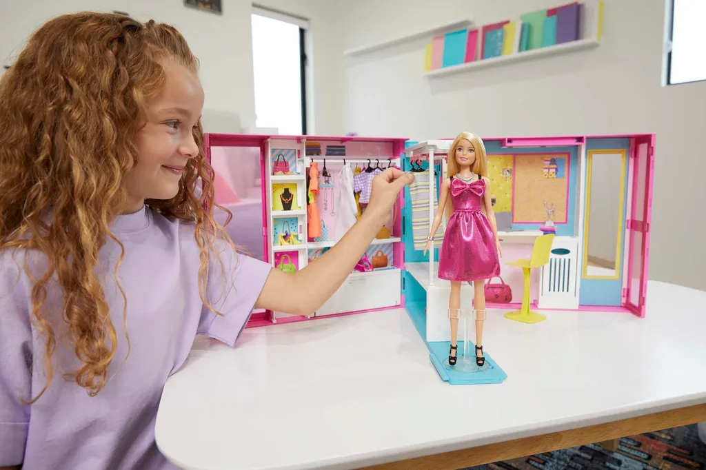 Barbie Traum Kleiderschrank Ausklappbar Mit Puppe, Zubehör Und Puppen-Kleidung – Bild 5