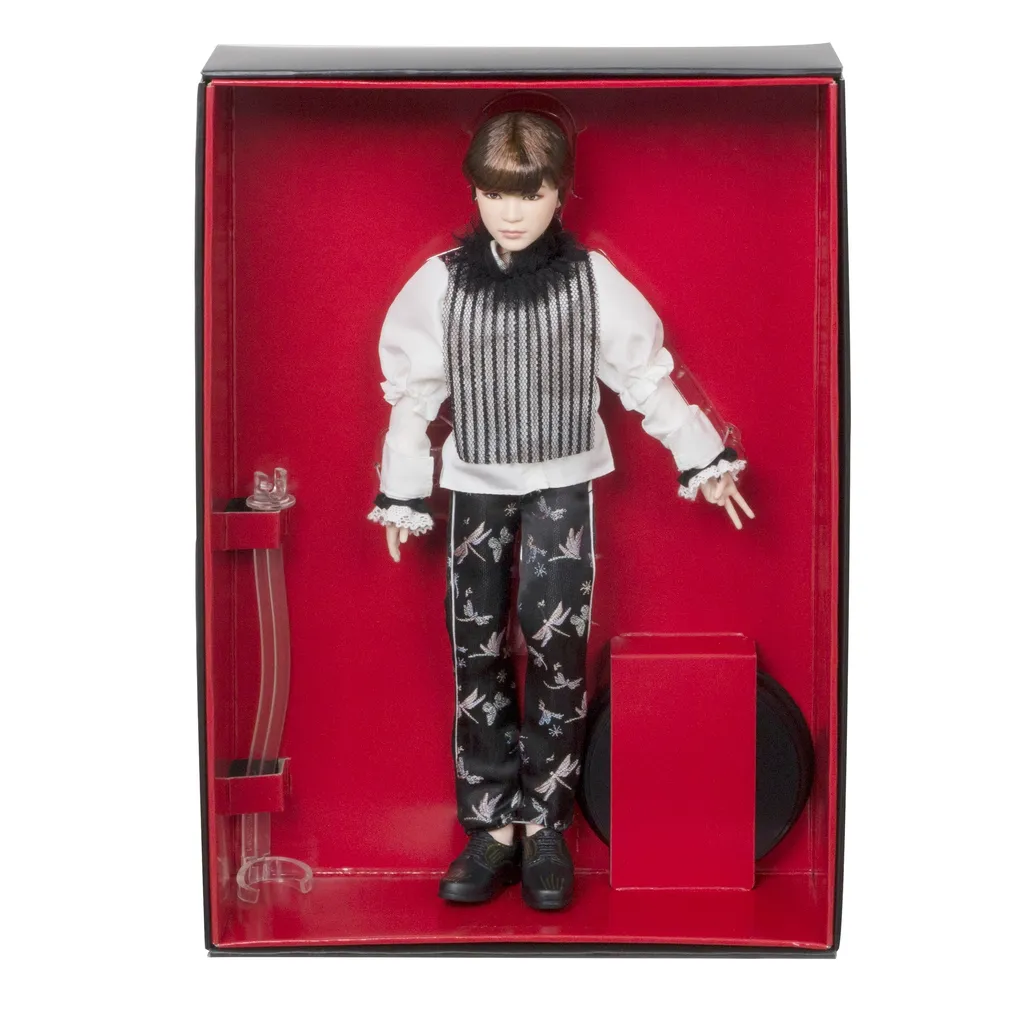 MATTEL BTS Prestige Fashion Puppe Suga – Bild 6